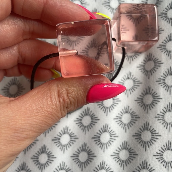 Louis Vuitton Vintage Plastic/Resin Hair Cube Tie in Translucent Pink - Picture 5 of 8